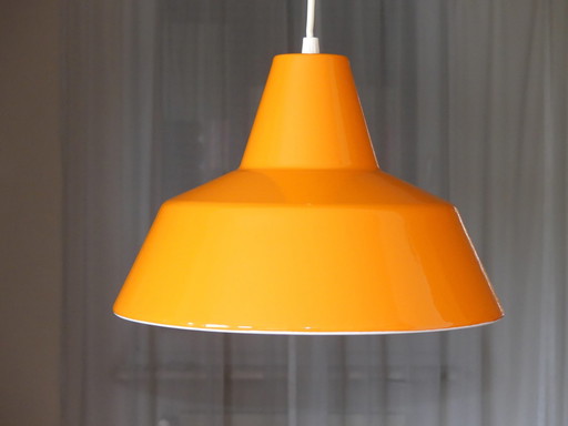 Hanglamp metaal geëmailleerd oranje Louis Poulsen, 1970