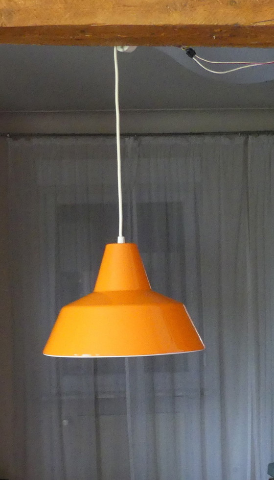 Image 1 of Hanglamp metaal geëmailleerd oranje Louis Poulsen, 1970