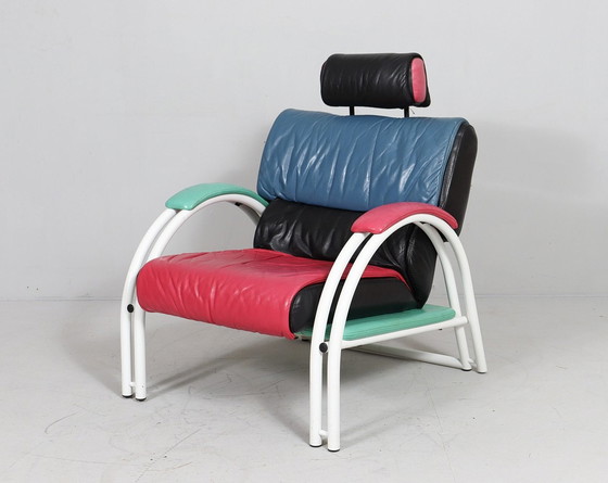 Image 1 of Postmoderne lounge stoel/armstoel met voetenbank in de stijl van Memphis Milano, Italië, jaren 1980