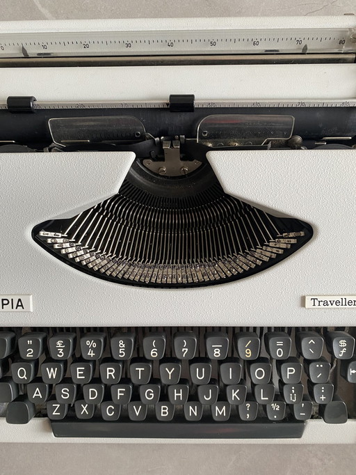 Olympia Traveller Typemachine Uit 1986