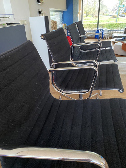 4x Vitra Ea 108 Zwart (Hopsak Stof)