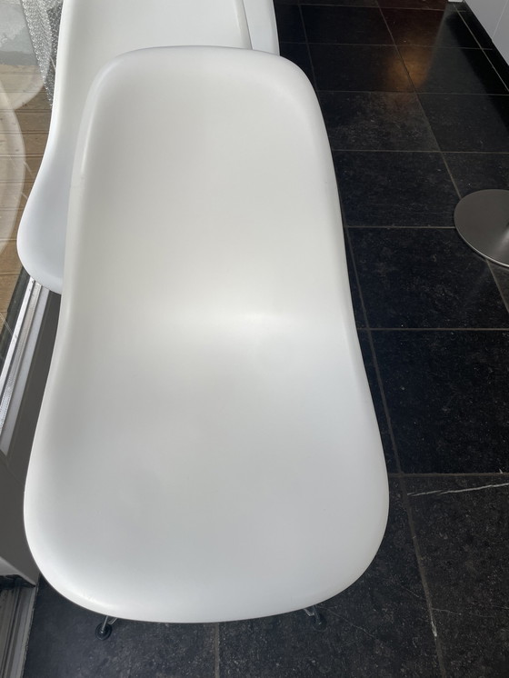 Image 1 of Vitra Eames Stoel Dsr