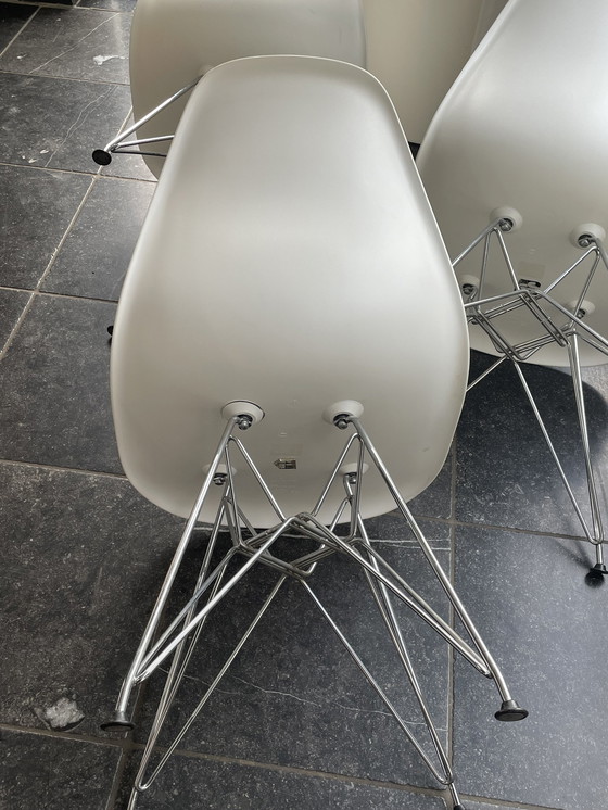 Image 1 of Vitra Eames Stoel Dsr