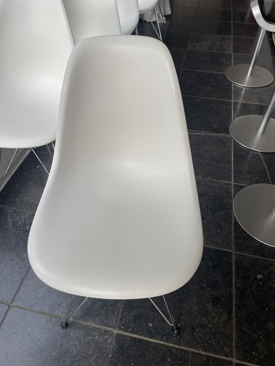 Image 1 of Vitra Eames Stoel Dsr