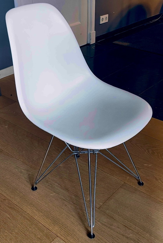 Image 1 of Vitra Eames Stoel Dsr