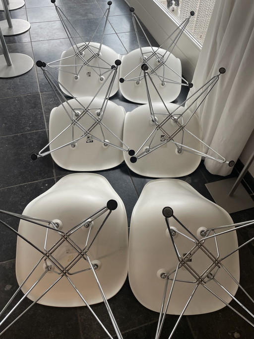 Vitra Eames Stoel Dsr