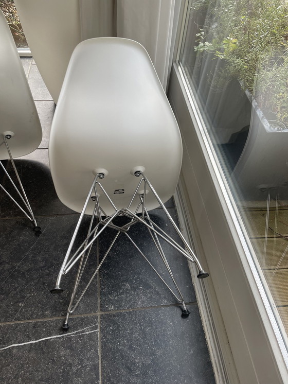 Image 1 of Vitra Eames Stoel Dsr