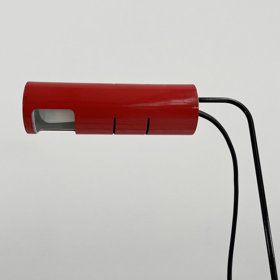 Image 1 of Rode Slalom Bureaulamp van Vico Magistretti voor Oluce, 1980S