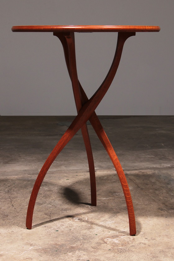 Image 1 of Oscar Tusquets houten bijzettafel 'Vortice' voor Carlos Jané, circa 1989