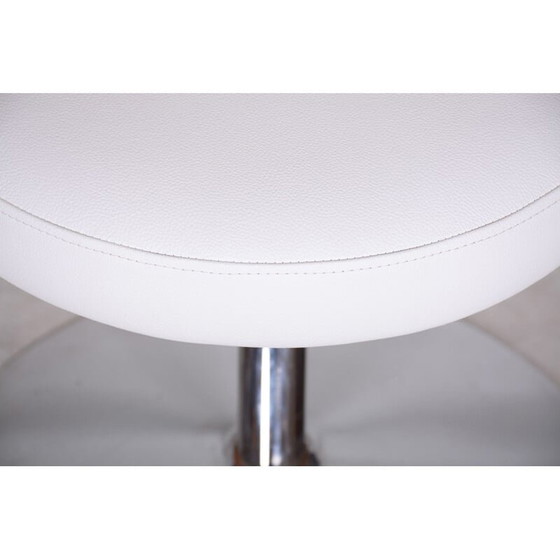 Image 1 of Paar vintage witte draaibare leren en stalen fauteuils, jaren 1940