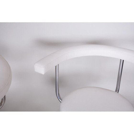 Image 1 of Paar vintage witte draaibare leren en stalen fauteuils, jaren 1940