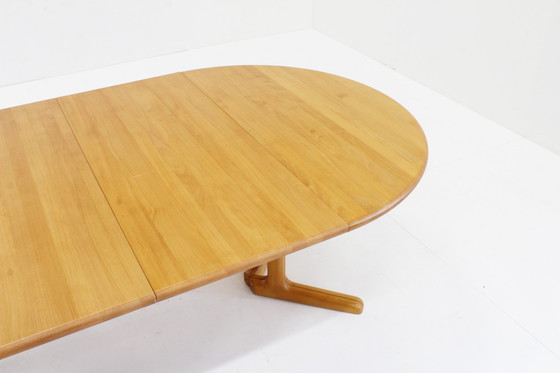 Image 1 of Vintage Deense Ronde Uitschuifbare Eettafel Tafel Massief Hout