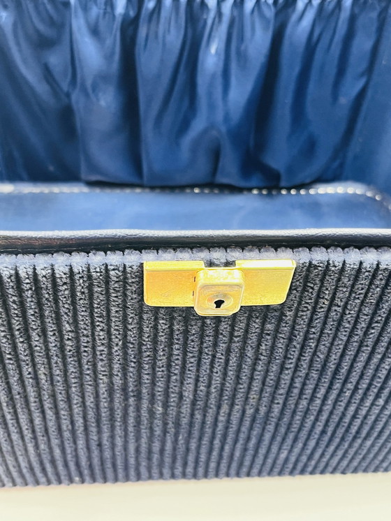 Image 1 of Blue Velvet beautycase