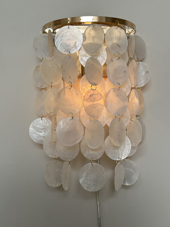 Image 1 of Wandlamp capiz schelpen lamp opaline goud frame 