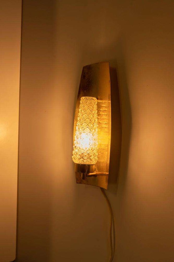 Image 1 of Vintage Messing jaren 60 glazen wandlamp, midcentury light