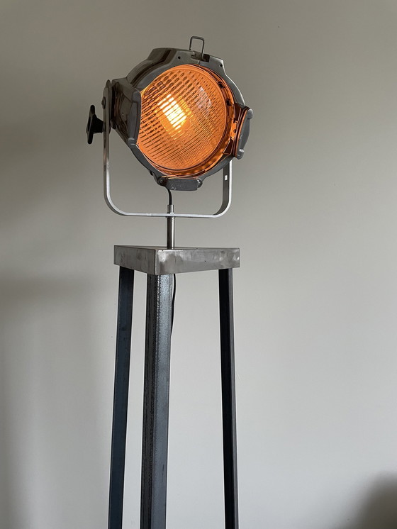 Image 1 of Custom Made Staande Lamp Met Vintage Theaterspot