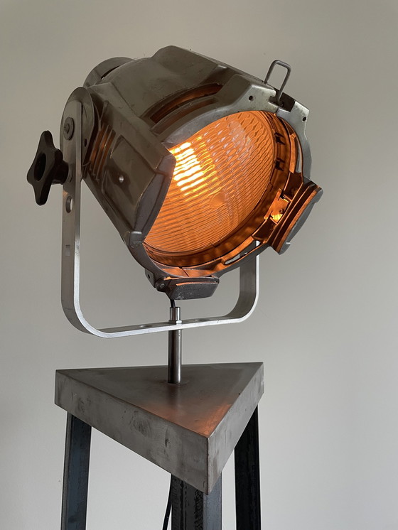 Image 1 of Custom Made Staande Lamp Met Vintage Theaterspot