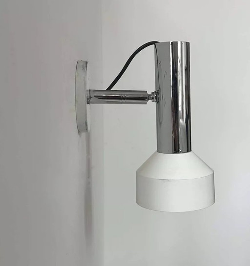 Orientable wandlamp, chroom en wit gelakt metaal, Frankrijk 1960