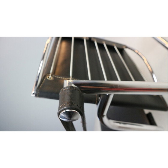 Image 1 of Vintage model LC1 fauteuil in chroomstaal en zwart leer voor Cassina, Italië 1970