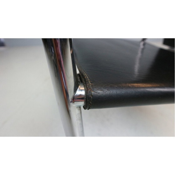 Image 1 of Vintage model LC1 fauteuil in chroomstaal en zwart leer voor Cassina, Italië 1970