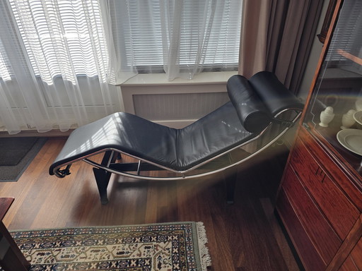 Cassina Lc 4 Chaise Longue Door Le Corbusier