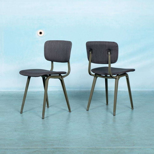Vintage Friso Kramer Revolt stoelen minimalist desk chair