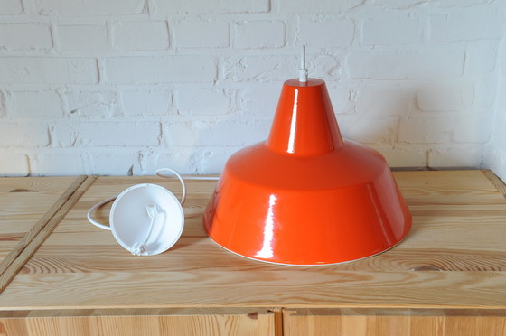 Image 1 of Louis Poulsen donker oranje emaille hanglamp