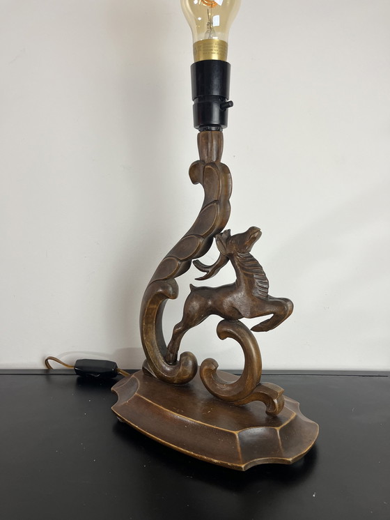 Image 1 of Vintage Houten Lamp Met Sierlijk Houtsnijwerk Hert