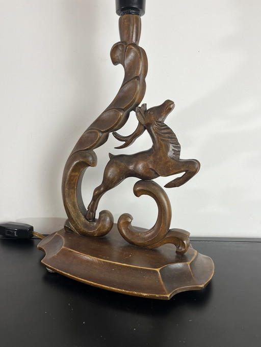 Vintage Houten Lamp Met Sierlijk Houtsnijwerk Hert