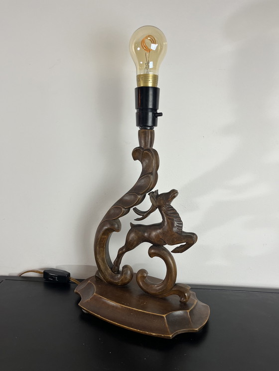 Image 1 of Vintage Houten Lamp Met Sierlijk Houtsnijwerk Hert