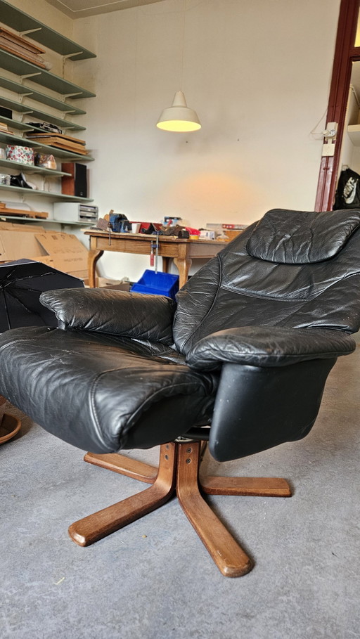 Deense Vintage Relax Draaifauteuil Zwart Leer