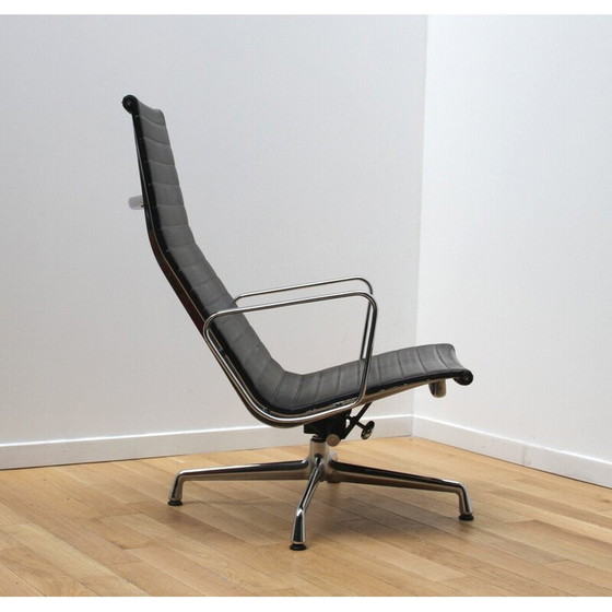 Image 1 of Vintage EA124 bureaustoel in chroom aluminium en leer van Charles en Ray Eames voor Vitra