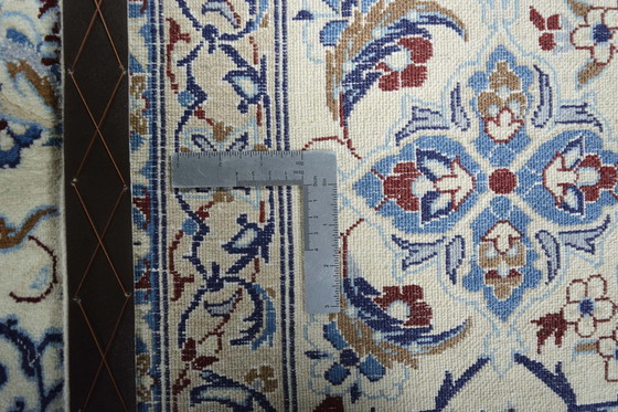 Image 1 of Handgeknoopt Nain 9 La Oosters Tapijt Met Zijde - 359 X 252 Cm