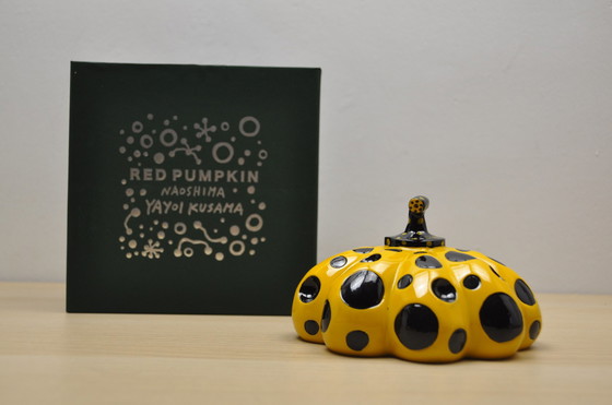 Image 1 of Yayoi Kusama gele pompoen