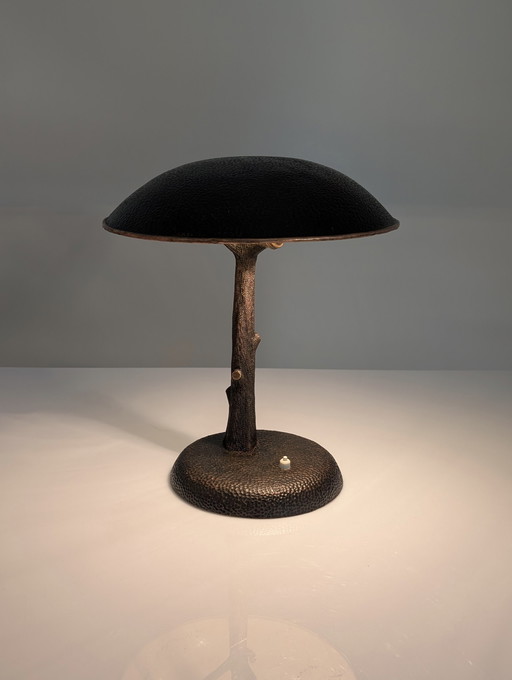 Gehamerde koperen sculpturale lamp in de vorm van een boom, Mid Century Modern