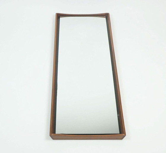 Image 1 of deens modern wandspiegel met notenhouten frame 1960