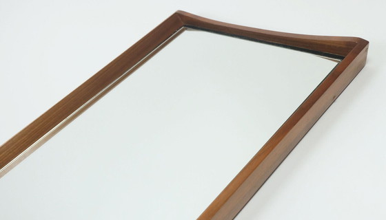 Image 1 of deens modern wandspiegel met notenhouten frame 1960