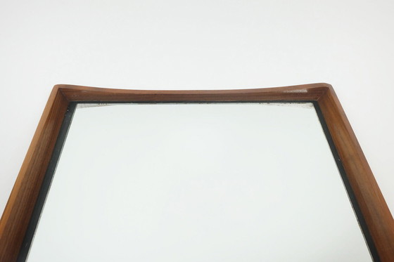 Image 1 of deens modern wandspiegel met notenhouten frame 1960