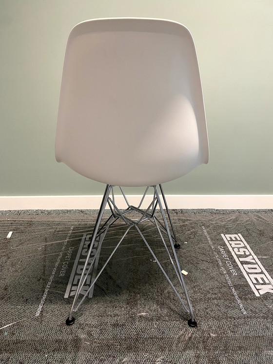 Image 1 of 14x Vitra Eames Stoelen