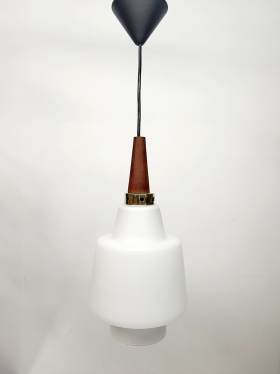 Image 1 of Vintage Opaline Glazen Hanglamp, Scandinavische Stijl, Teak, Jaren 60