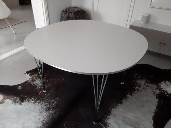 Image 1 of Fritz Hansen Piet Hein & Bruno Mathsson Supercircular eettafel