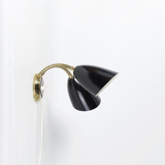 Image 1 of Vintage wandlamp in messing en zwart gelakt metaal, 1950