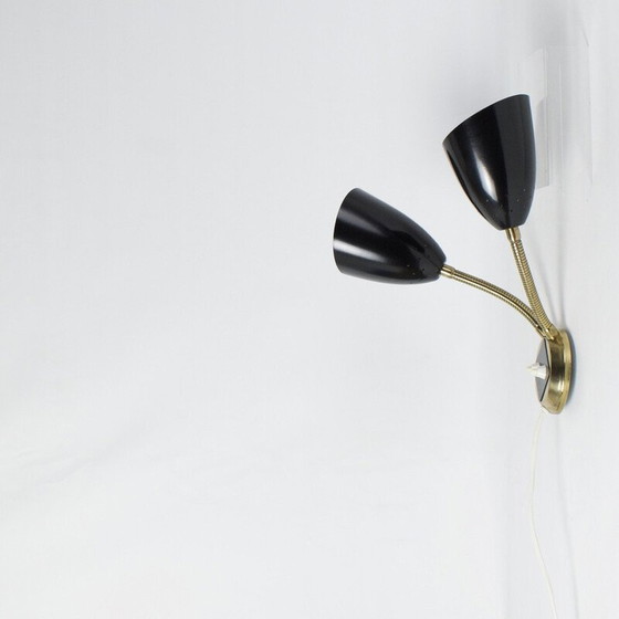 Image 1 of Vintage wandlamp in messing en zwart gelakt metaal, 1950