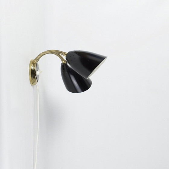 Image 1 of Vintage wandlamp in messing en zwart gelakt metaal, 1950