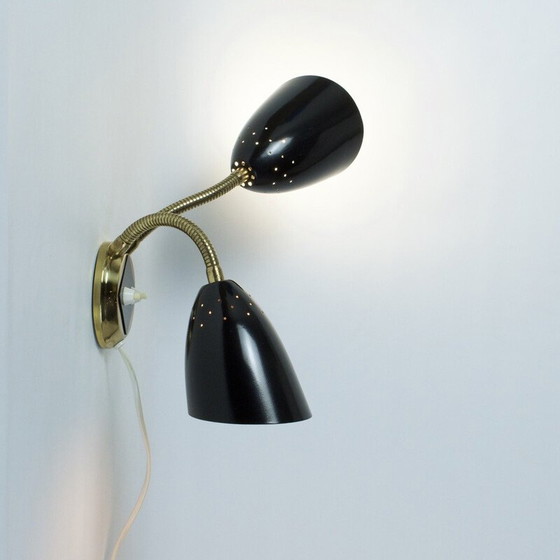 Image 1 of Vintage wandlamp in messing en zwart gelakt metaal, 1950