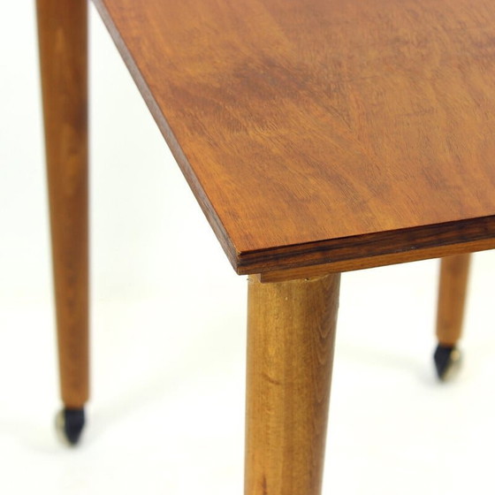 Image 1 of Vintage salontafel op wielen in teak, Tsjecho-Slowakije 1970