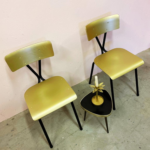 2x  vintage gouden stapelbare schoolstoelen - 2 stuks