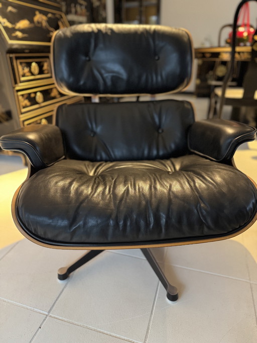 Originele Vitra Eames Lounge Chair (gemaakt van rozenhout)