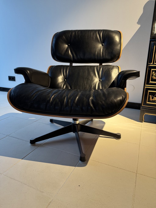 Originele Vitra Eames Lounge Chair (gemaakt van rozenhout)