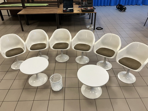 6x Tulpstoelen En 2 Tulptafels